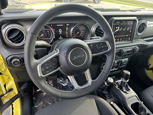 Used 2023 Jeep Wrangler Unlimited Sahara AWD/4WD image 18
