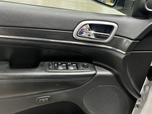 Used 2018 Jeep Grand Cherokee Limited w/ Luxury Group II AWD/4WD image 18
