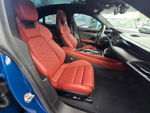 Used 2022 Audi e-tron GT Prestige image 12