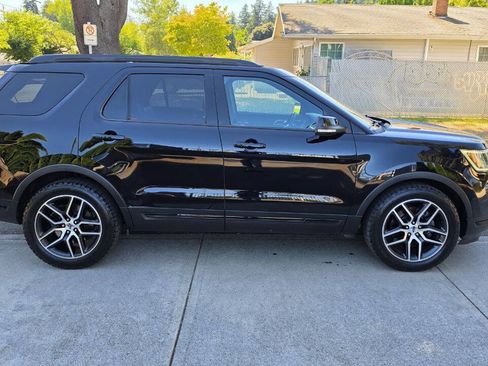 Used 2018 Ford Explorer Sport w/ Equipment Group 401A AWD/4WD image 4