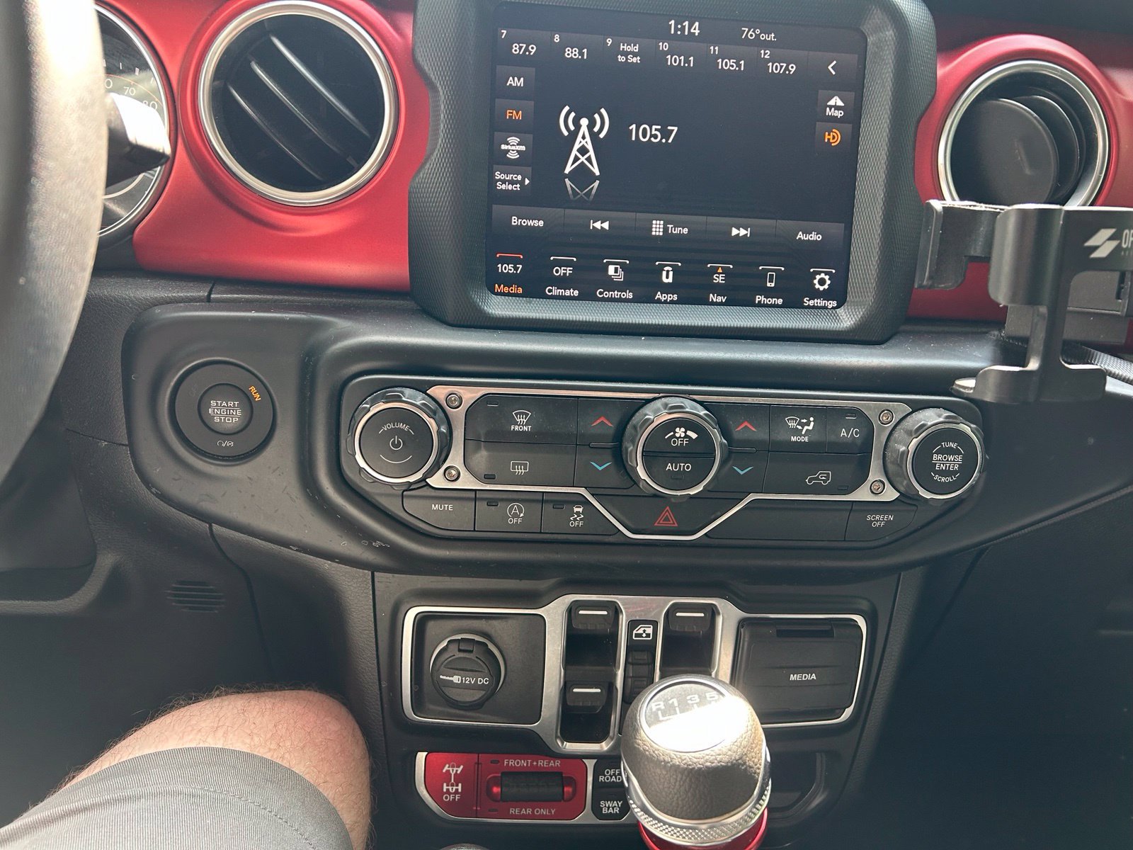 Used 2023 Jeep Gladiator Rubicon AWD/4WD image 17