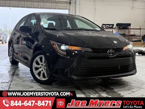 Used 2026 Toyota Corolla LE image 2