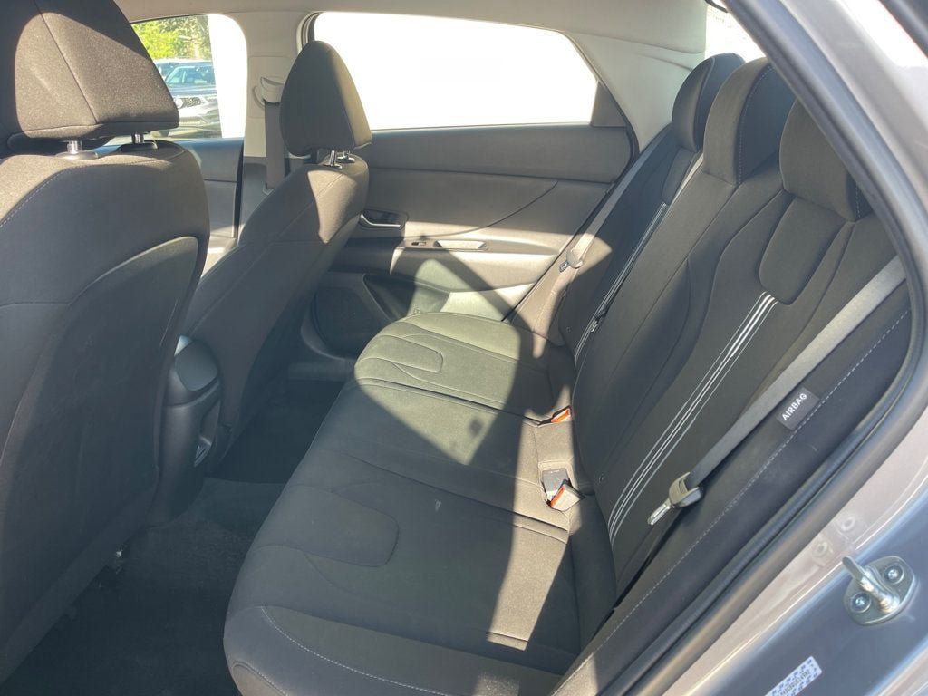 Used 2024 Hyundai Elantra SEL FWD image 12