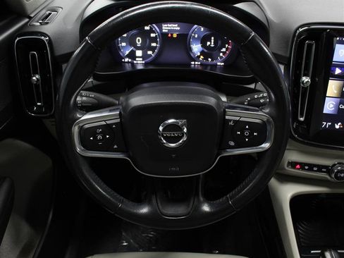 Used 2019 Volvo XC40 T5 Momentum image 13