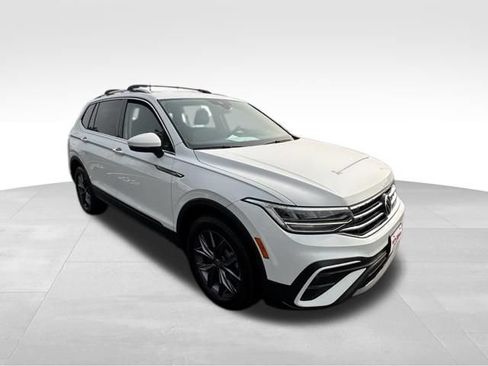 Used 2022 Volkswagen Tiguan SE AWD/4WD image 10