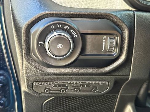 Used 2025 Jeep Wrangler Sport AWD/4WD image 17