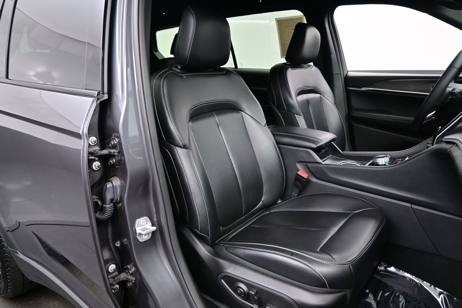 Used 2024 Jeep Grand Cherokee L Limited w/ Black Appearance Package AWD/4WD image 14