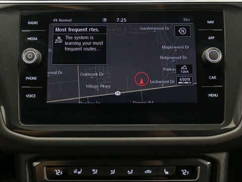 Used 2020 Volkswagen Tiguan SEL AWD/4WD image 29