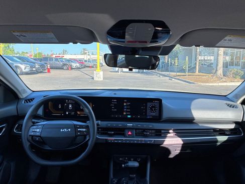 Used 2025 Kia K4 LXS image 32