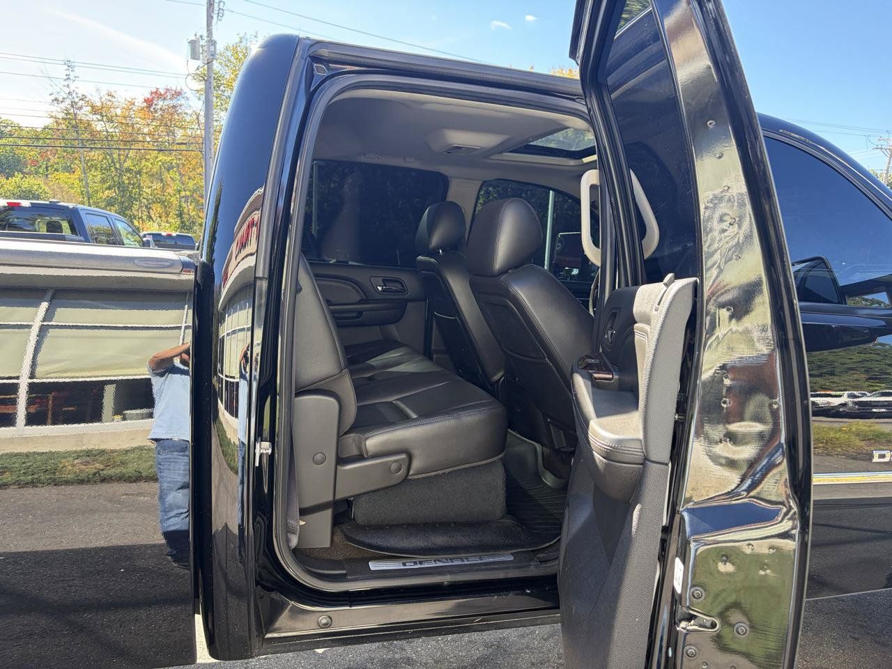 Used 2012 GMC Sierra 2500 Denali w/ Suspension Package, Off-Road AWD/4WD image 39