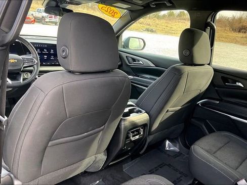 Used 2025 Chevrolet Traverse LT image 37