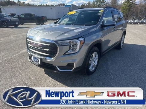 Used 2024 GMC Terrain SLE w/ Driver Convenience Package AWD/4WD image 1