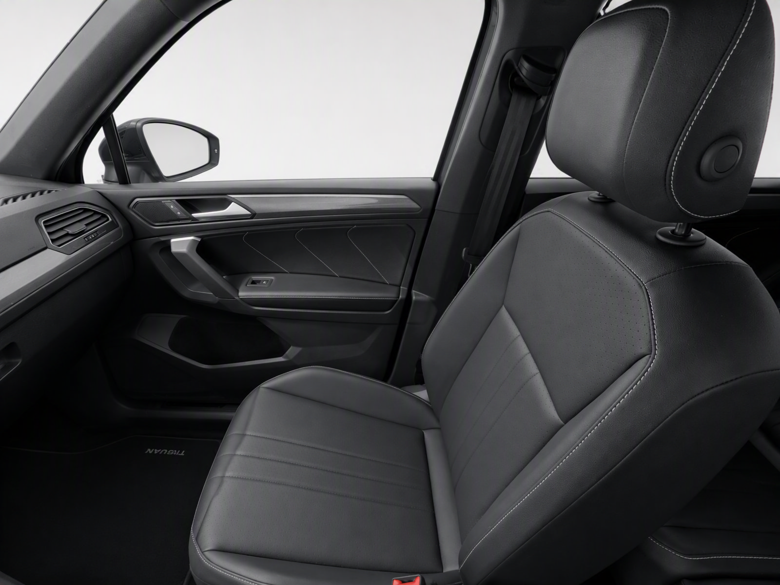 Used 2024 Volkswagen Tiguan SE R-Line FWD image 19