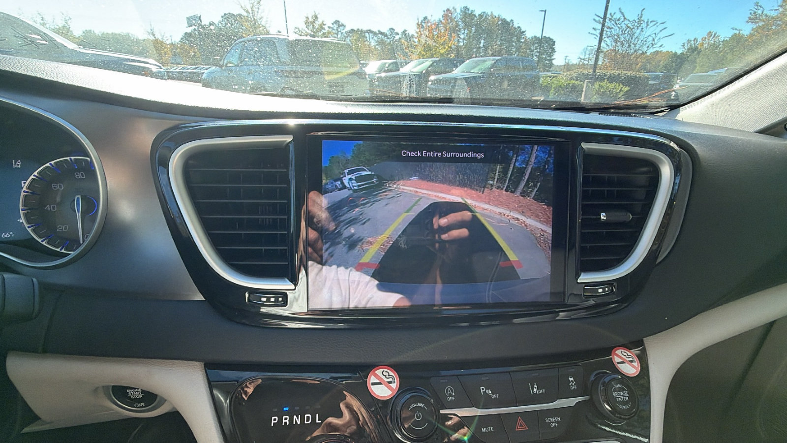 Used 2024 Chrysler Pacifica Touring-L FWD image 29