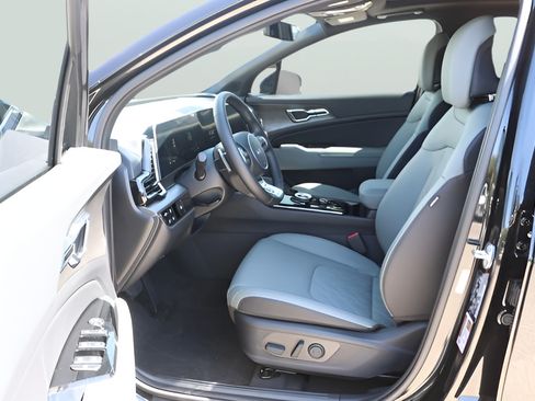 Used 2025 Kia Sportage X-Line AWD/4WD image 13