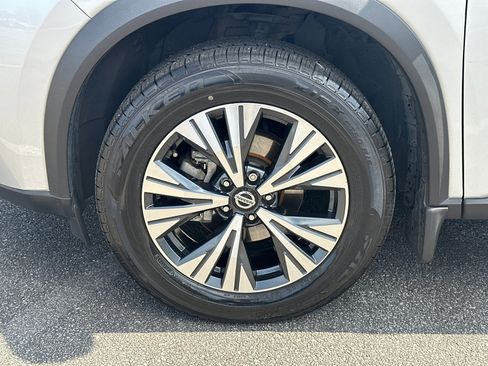 Used 2021 Nissan Rogue SV w/ Premium Package image 11