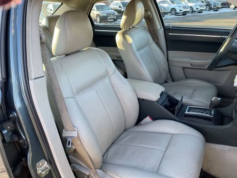 Used 2005 Chrysler 300 Touring image 14