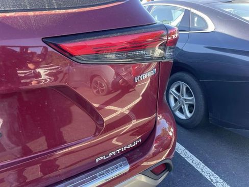 Used 2021 Toyota Highlander Platinum FWD image 11
