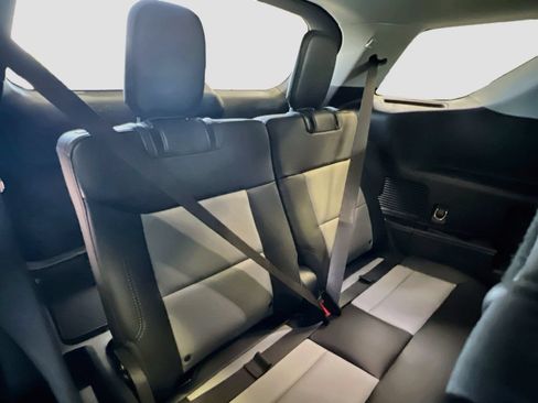 Used 2022 Ford Explorer XLT w/ Equipment Group 202A RWD image 27