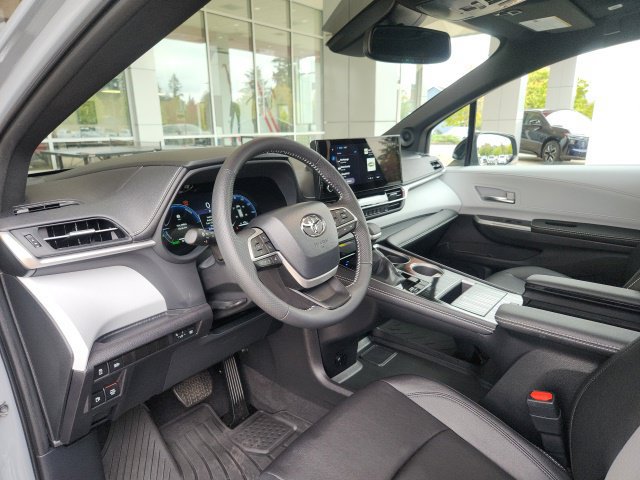 Used 2026 Toyota Sienna XSE AWD/4WD image 16