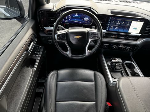 Used 2025 Chevrolet Silverado 1500 LTZ AWD/4WD image 14