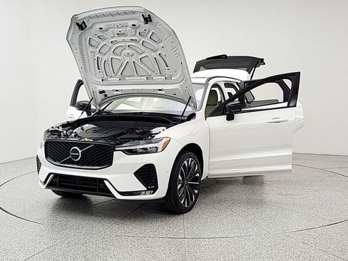 Certified 2026 Volvo XC60 B5 Ultra AWD/4WD image 9