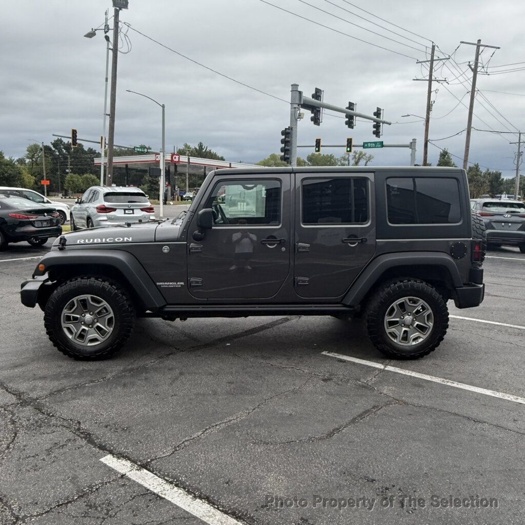 Used 2016 Jeep Wrangler Unlimited Rubicon w/ Connectivity Group AWD/4WD image 9