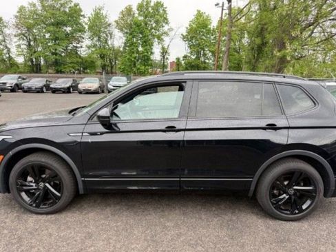 Used 2023 Volkswagen Tiguan SE R-Line AWD/4WD image 4