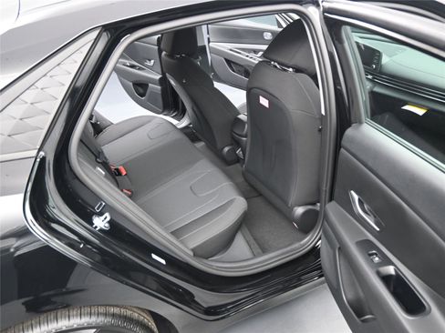 New 2026 Hyundai Elantra SE image 8