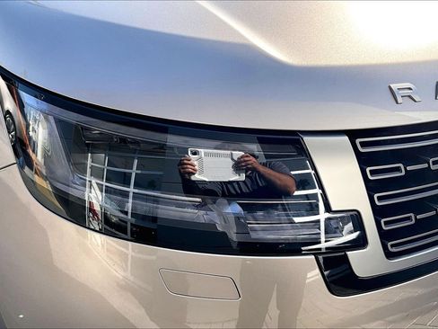 Certified 2024 Land Rover Range Rover SE AWD/4WD image 27