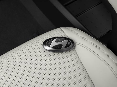 Used 2025 Hyundai Santa Fe SE w/ Tow & Go Package FWD image 35