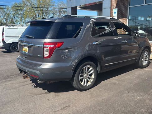 Used 2013 Ford Explorer XLT AWD/4WD image 2