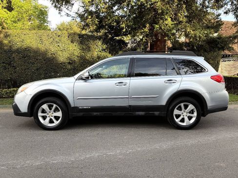 Used 2014 Subaru Outback 2.5i Premium AWD/4WD image 4