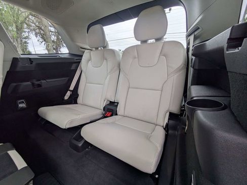 Certified 2024 Volvo XC90 T8 Ultimate w/ Protection Package Premier AWD/4WD image 19
