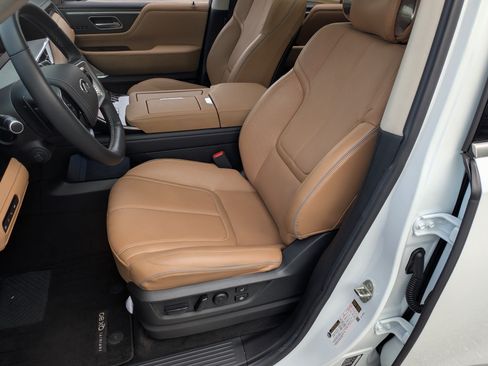 Used 2025 INFINITI QX80 Sensory AWD/4WD image 17