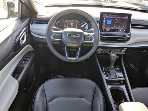Used 2024 Jeep Compass Limited image 31