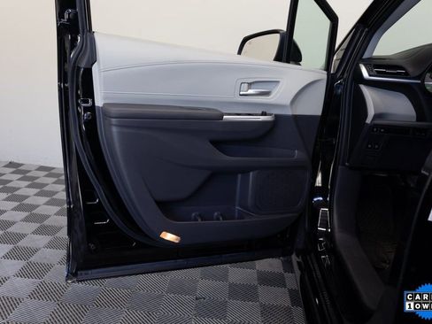 Used 2023 Toyota Sienna XLE image 14