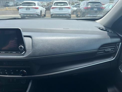 Used 2024 Nissan Rogue S AWD/4WD image 34