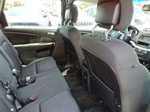 Used 2019 Dodge Journey SE w/ Comfort & Convenience Group FWD image 16