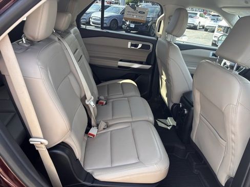 Certified 2022 Ford Explorer XLT w/ Equipment Group 202A image 17