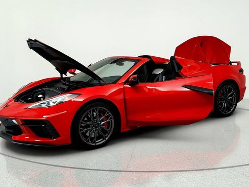 Used 2024 Chevrolet Corvette Stingray Preferred Conv w/ Z51 Performance Package RWD image 9