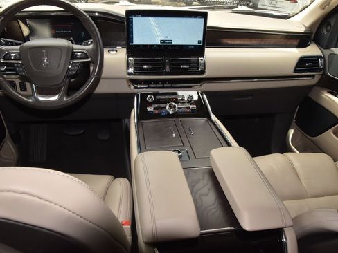 Used 2022 Lincoln Navigator Reserve AWD/4WD image 17