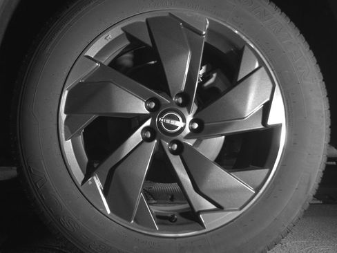 Used 2025 Nissan Rogue SV AWD/4WD image 14