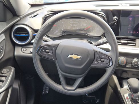 Used 2026 Chevrolet Trax LS FWD image 18