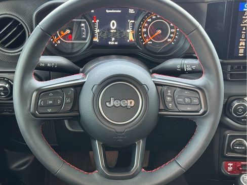 Used 2024 Jeep Gladiator Rubicon w/ Technology Group image 14