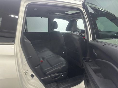 Used 2018 Honda Pilot Touring image 17