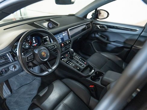 Certified 2024 Porsche Macan AWD/4WD image 4