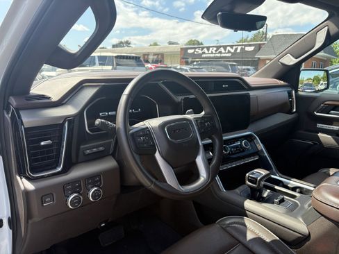 Used 2022 GMC Sierra 1500 Denali w/ Technology Package AWD/4WD image 11