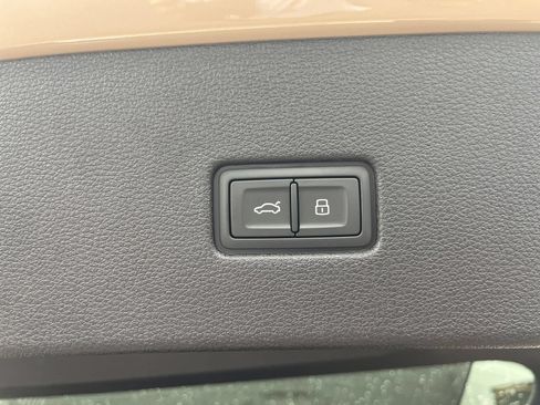 Used 2024 Audi Q8 Prestige AWD/4WD image 37