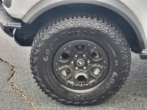 Used 2024 Ford Bronco Badlands image 8